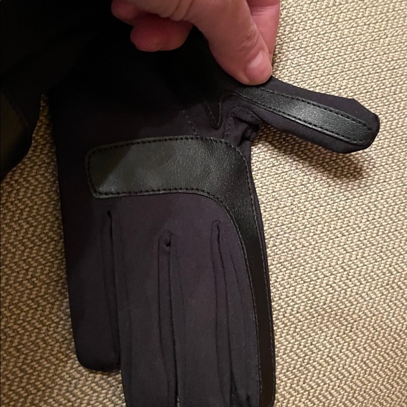 New NWT ISOTONER Black soft
Smart touch smart dri eco touch gloves lined ONE SZ - Picture 6 of 7